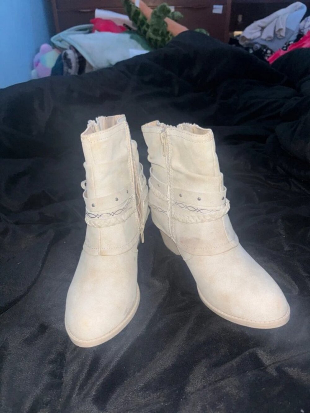 Heel boots